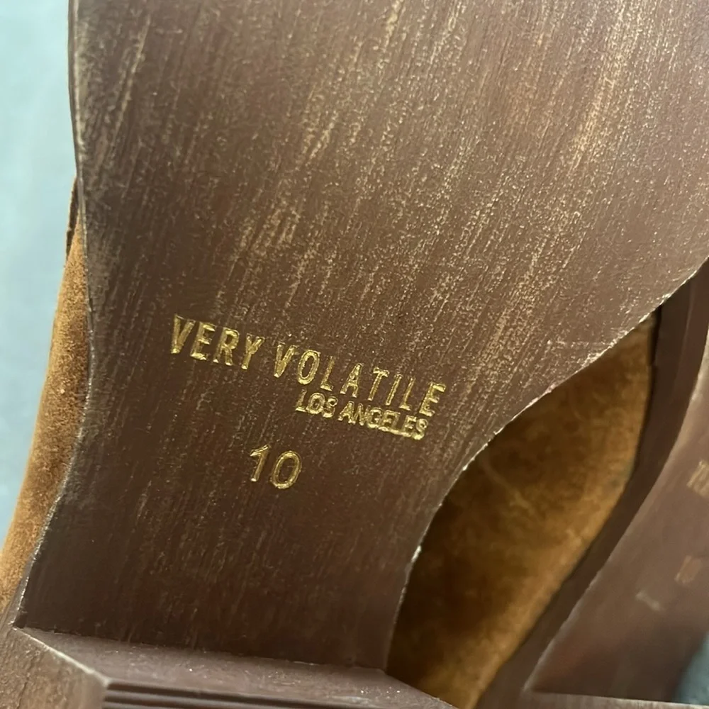 VERY VOLATILE BANDIT SUEDE ANKLE BOOT IN TAN‎